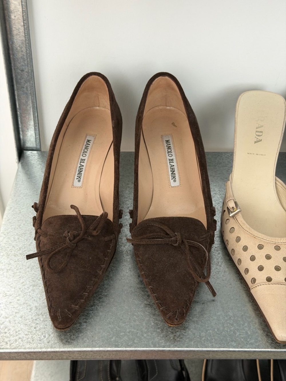 Manolo Blahnik Dark Brown Suede Pointed Toe Pumps with Bow - Picture 3 of 6